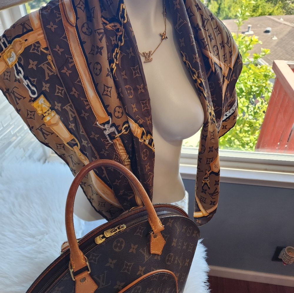 Louis Vuitton Ellipse MM Monogrammed Bag - Picture 10 of 13